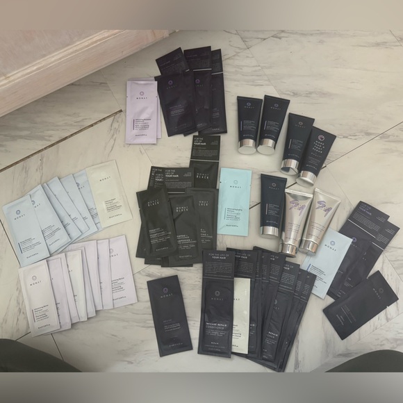 Monat Travel Lot - Picture 1 of 9